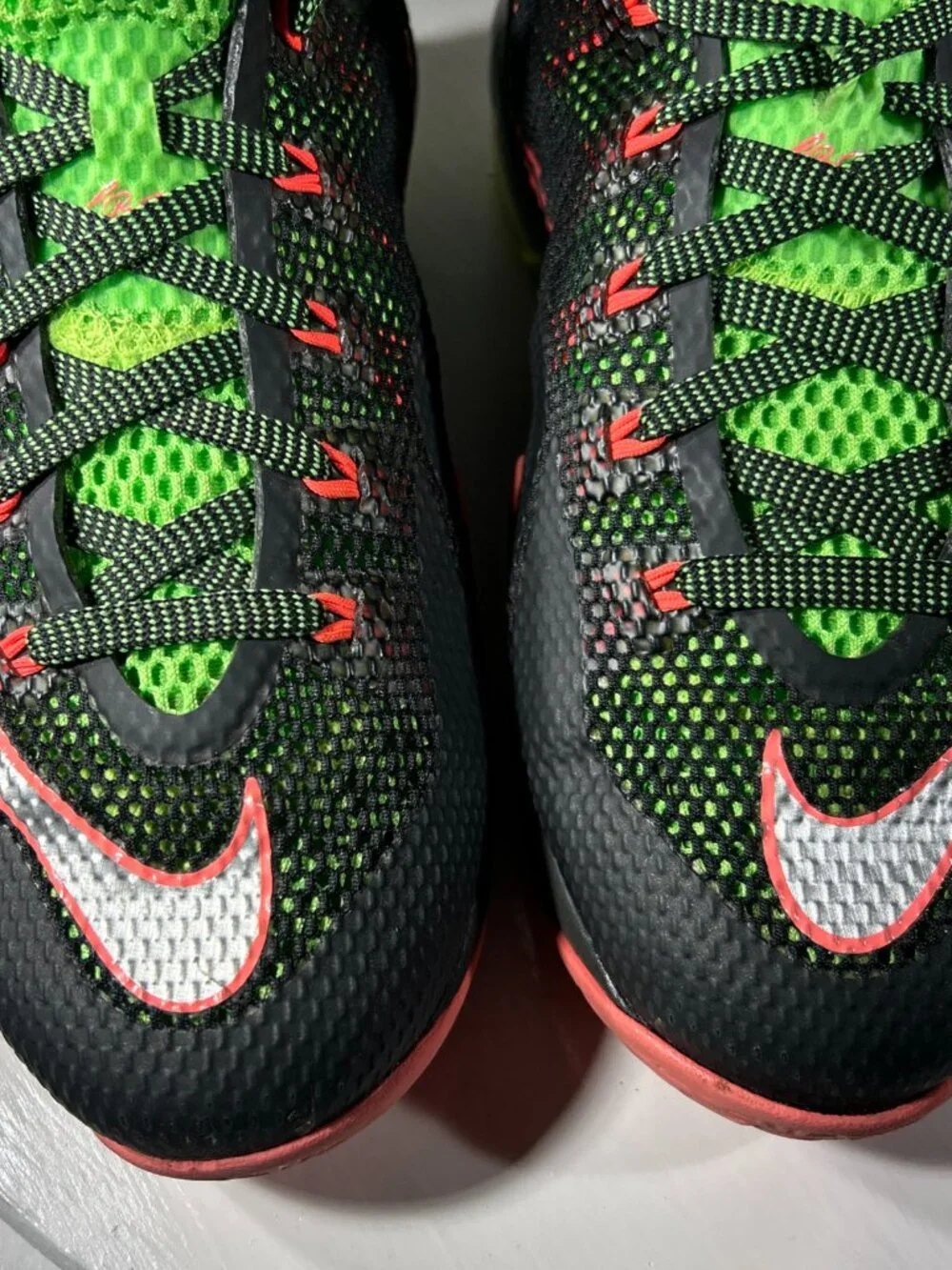 Nike Lebron XII 12 Low Basketball Shoes Boys Size 5.5 5.5Y Black Green Sneakers